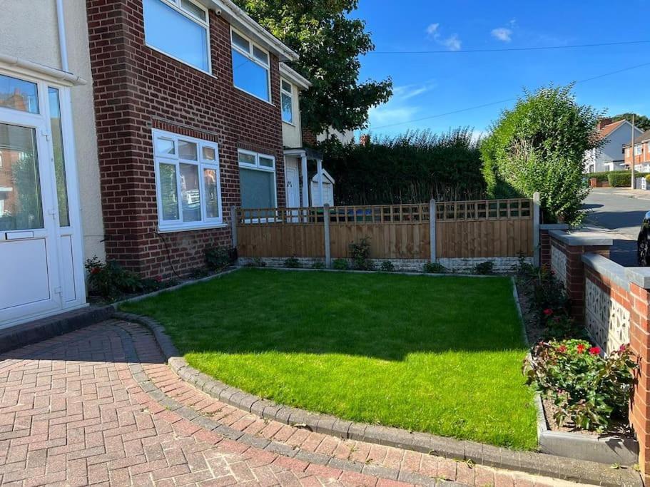 Gated Home Close To Birmingham City Centre Εξωτερικό φωτογραφία